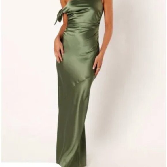 Petal & Pup Selma Off Shoulder Olive Dress size XS B3033 - Picture 2 of 4